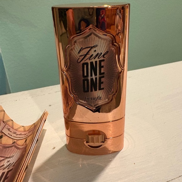 Benefit Fine One One Sheer Brightening Color main image 8